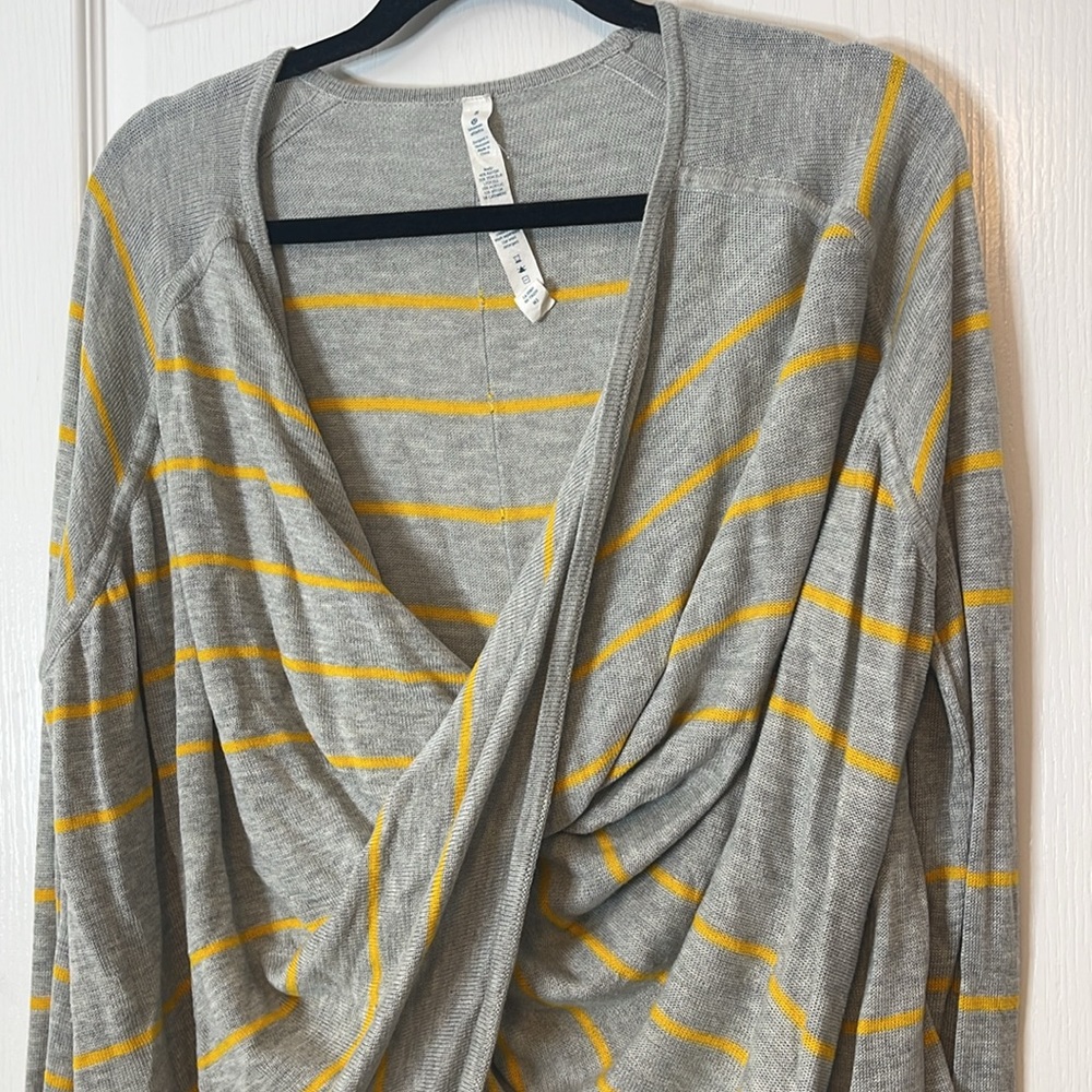 Lululemon Twist and Wrap Top Gray and Yellow Stripe Size 8 - Picture 2 of 11